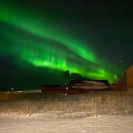 Lofoten_beach_eggum_cabin *